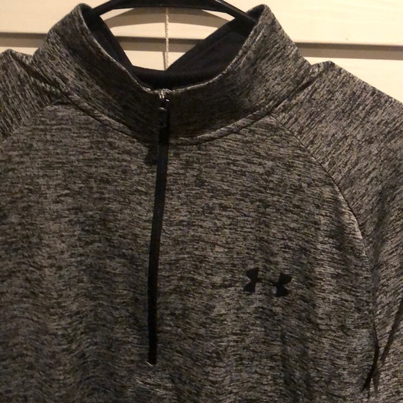 Under Armour heat gear long sleeve zippered T med - Picture 2 of 4